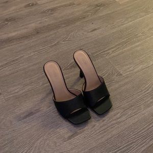 Size 5 black heels mules
